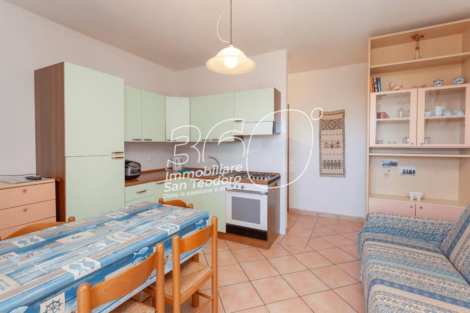 Kitchen or kitchenette, Living room, Seating area, Dining area, oven, stove