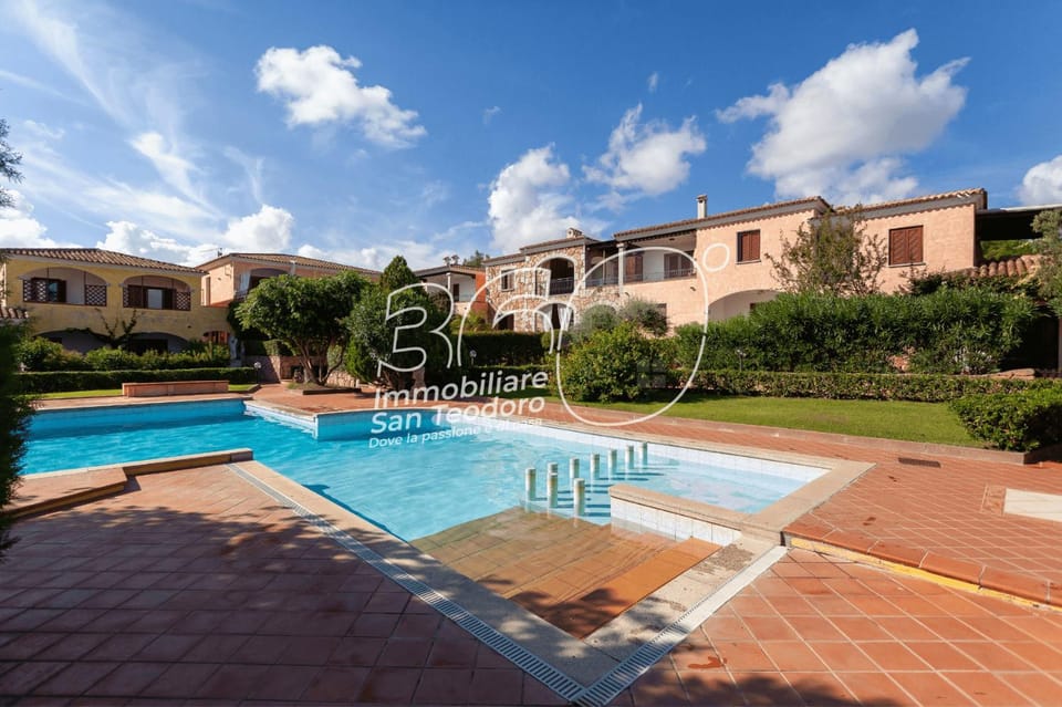 Property building, Day, Garden, Garden view, Pool view, Swimming pool
