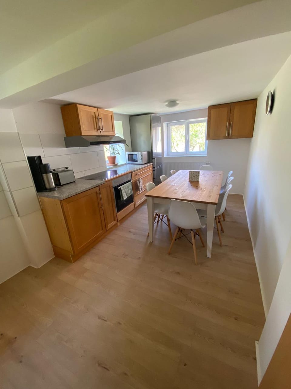 Kitchen or kitchenette, Dining area, oven