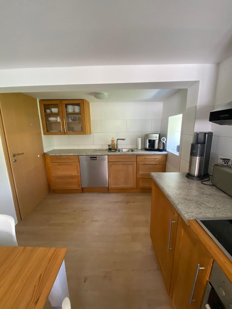 Coffee/tea facilities, Kitchen or kitchenette, dishwasher, oven, stove, toaster