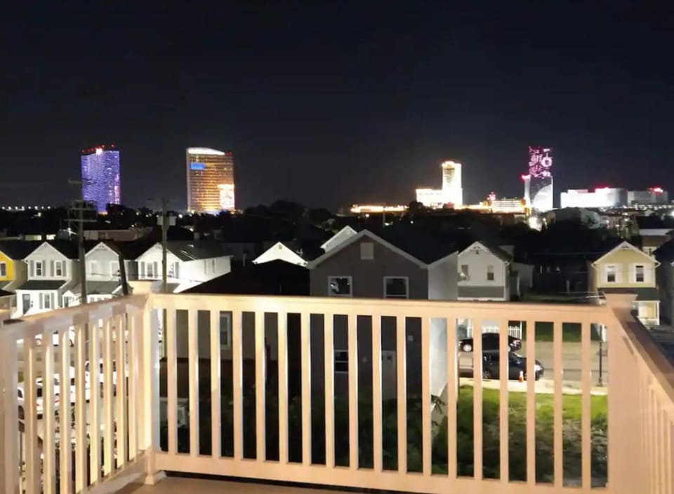Vista Villa - 3 Bedrooms with Roof Top Deck! House in Atlantic City