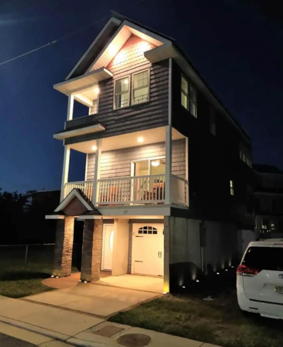 Vista Villa - 3 Bedrooms with Roof Top Deck! House in Atlantic City