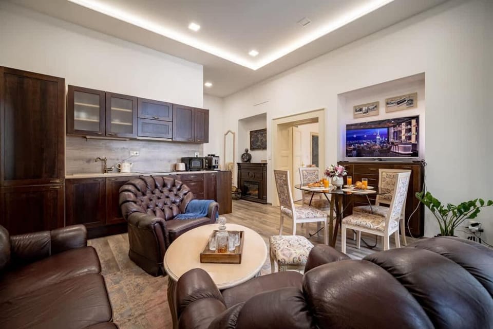 TV and multimedia, Kitchen or kitchenette, Living room, Seating area, Dining area, Evening entertainment