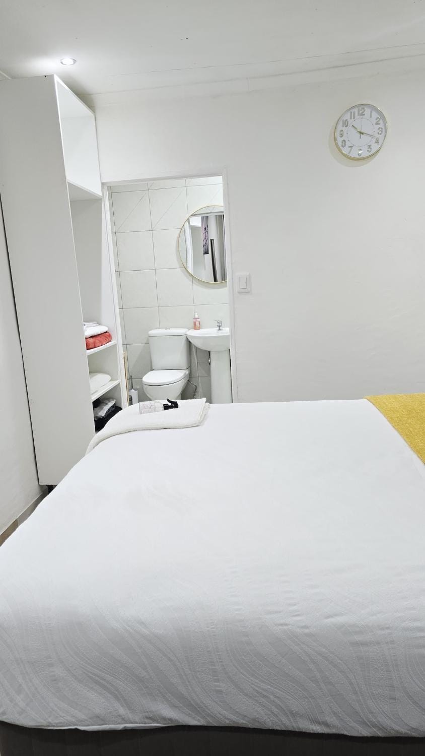 HMT Exquisite Spaces Bed and Breakfast in South Africa
