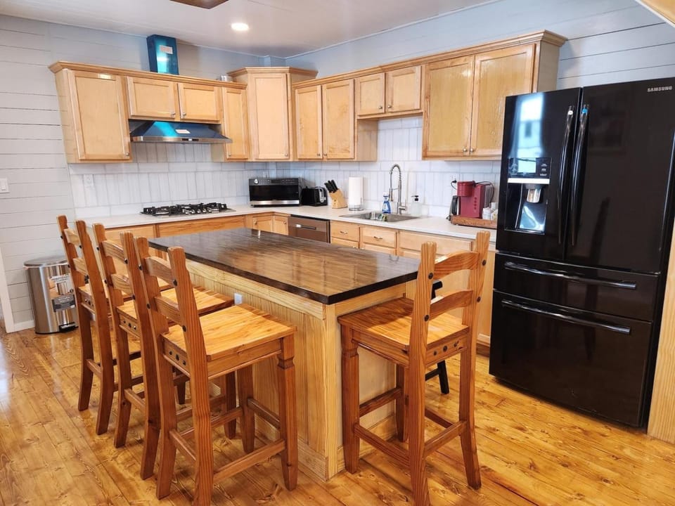 Nestled Away- Comfortable 3BDRM, Central Location House in Atlantic City