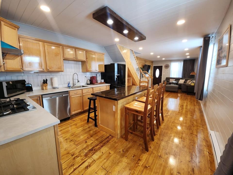 Nestled Away- Comfortable 3BDRM, Central Location House in Atlantic City
