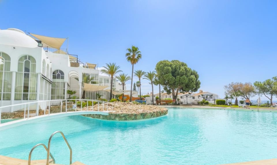 Garden, Swimming pool