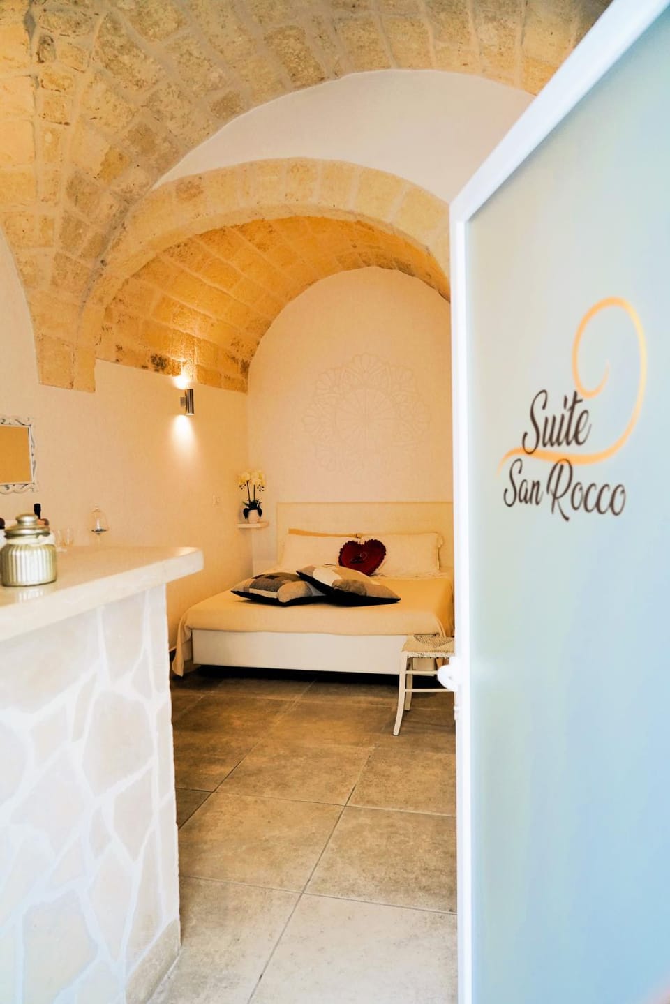 Bed, Spa and wellness centre/facilities, Photo of the whole room, Bedroom, Text overlay