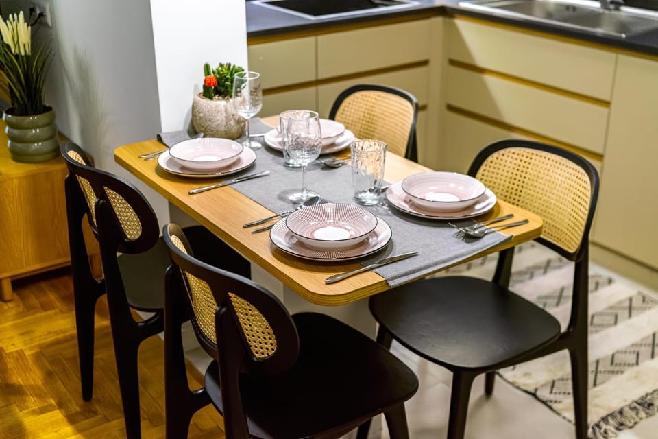 Seating area, Dining area