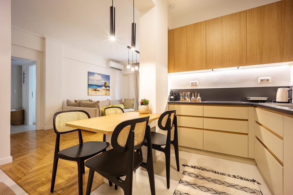 Kitchen or kitchenette, Seating area