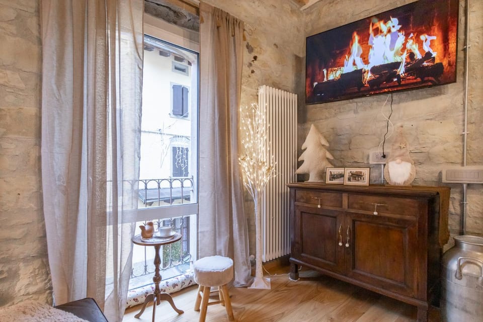 TV and multimedia, Living room, Dining area