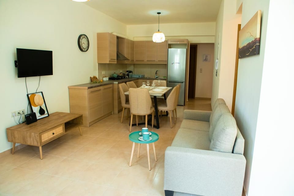 TV and multimedia, Kitchen or kitchenette, Living room, Seating area, Dining area