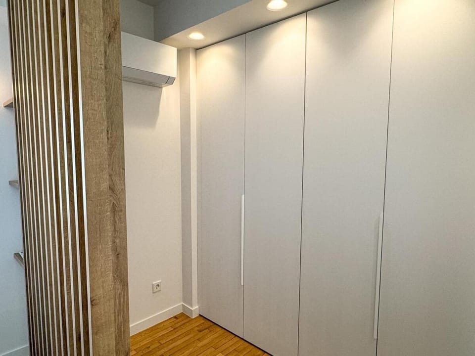 wardrobe, air conditioner