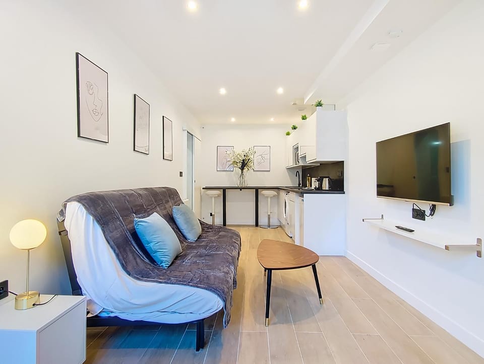 TV and multimedia, Kitchen or kitchenette, Living room, Dining area