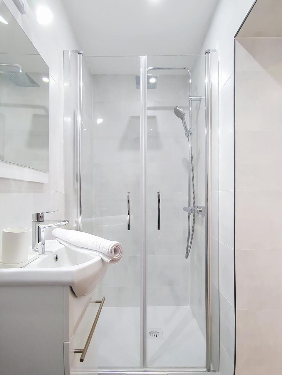 Shower, Bathroom, towels