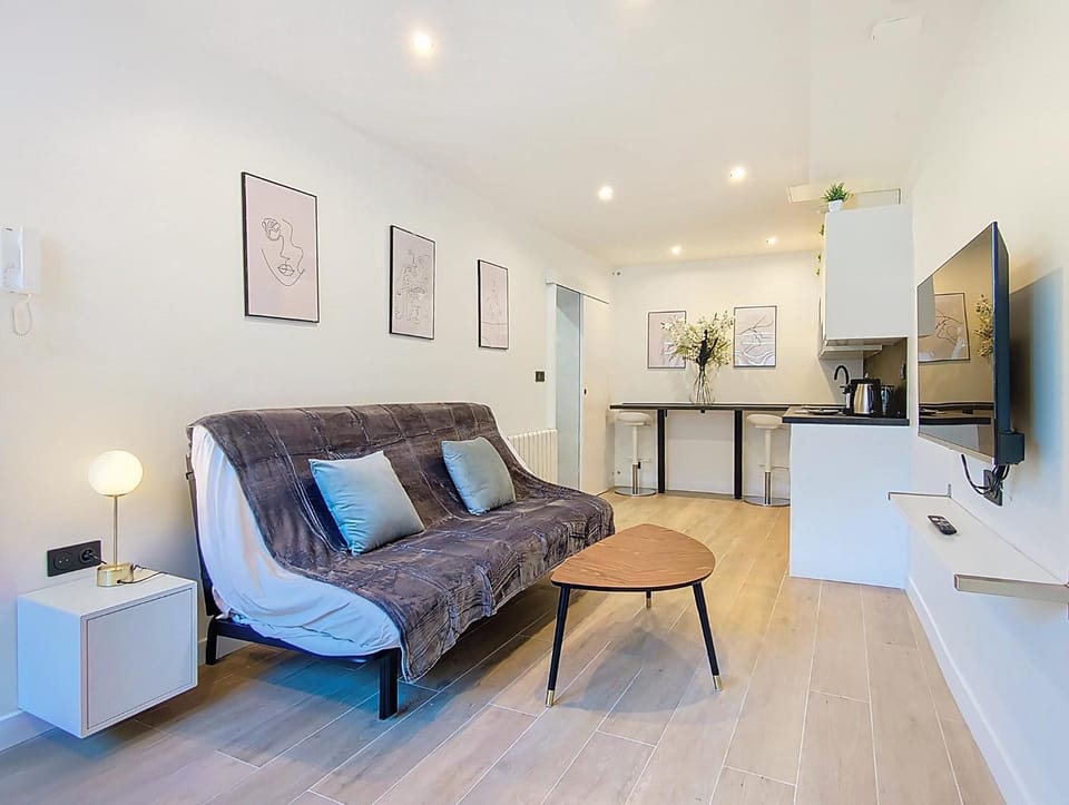 TV and multimedia, Kitchen or kitchenette, Living room, Dining area