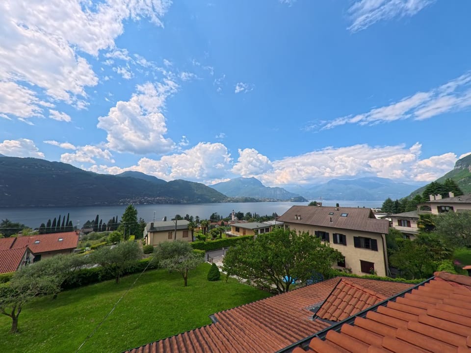 CASA PANORAMA- Lake view terrace Apartment in Lierna