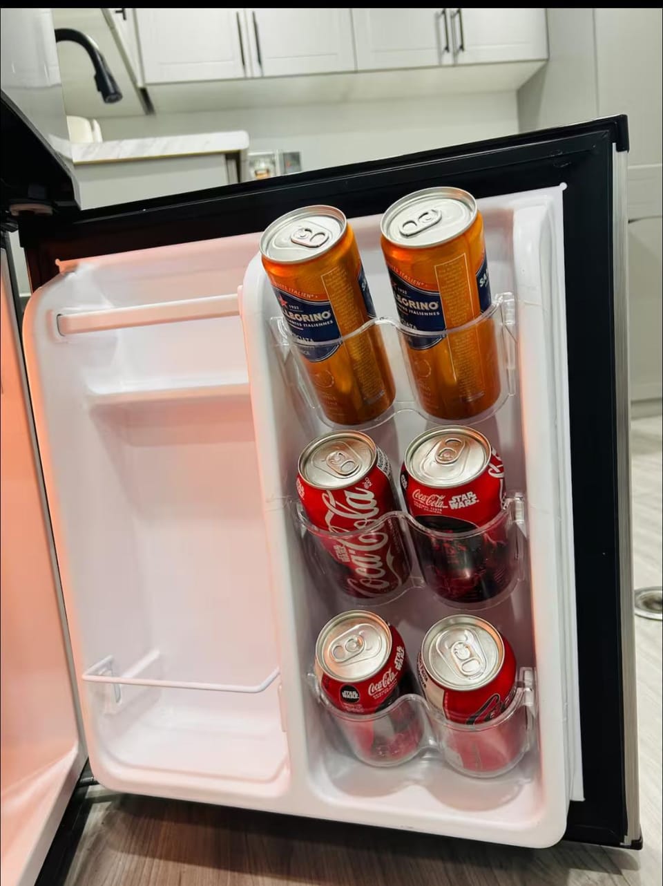 Kitchen or kitchenette, Food and drinks, Food, Drinks, minibar, oven