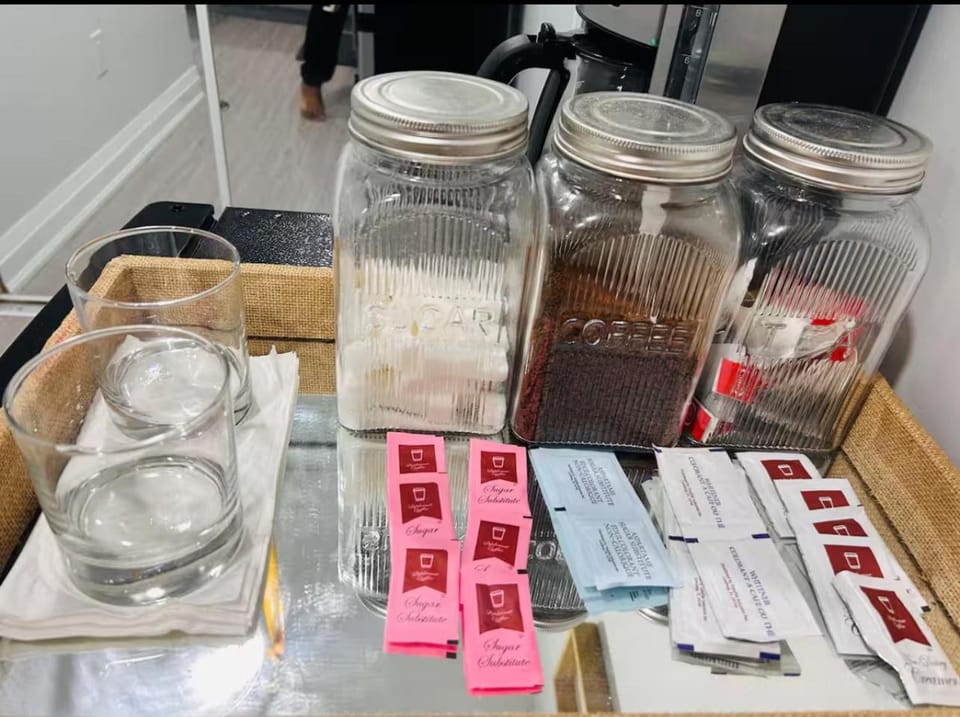 Coffee/tea facilities, Food and drinks, Food, Drinks