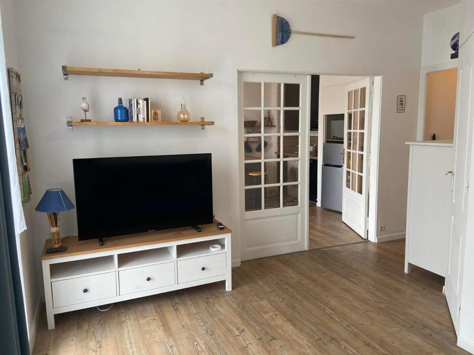 Communal lounge/ TV room, TV and multimedia, Kitchen or kitchenette, wardrobe