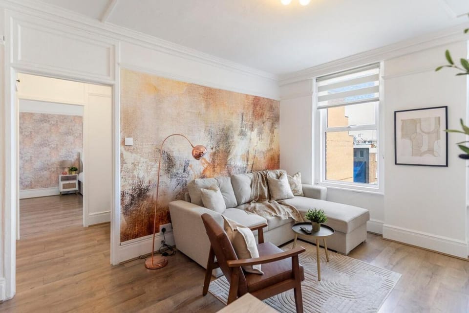 Trendy Central London Gem Next Victoria Station Apartment in City of Westminster
