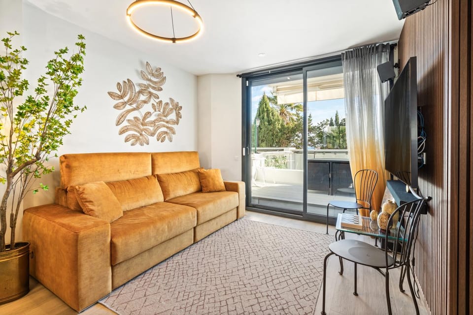 Luxury Townhouse with Stunning Sea & Mountain Views Villa in Fuengirola