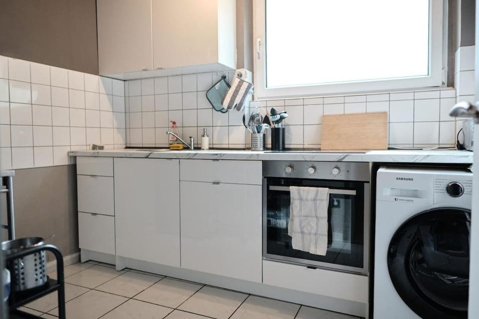 Spacious Flat by the Rhine Ideal for Groups Apartment in Neuss
