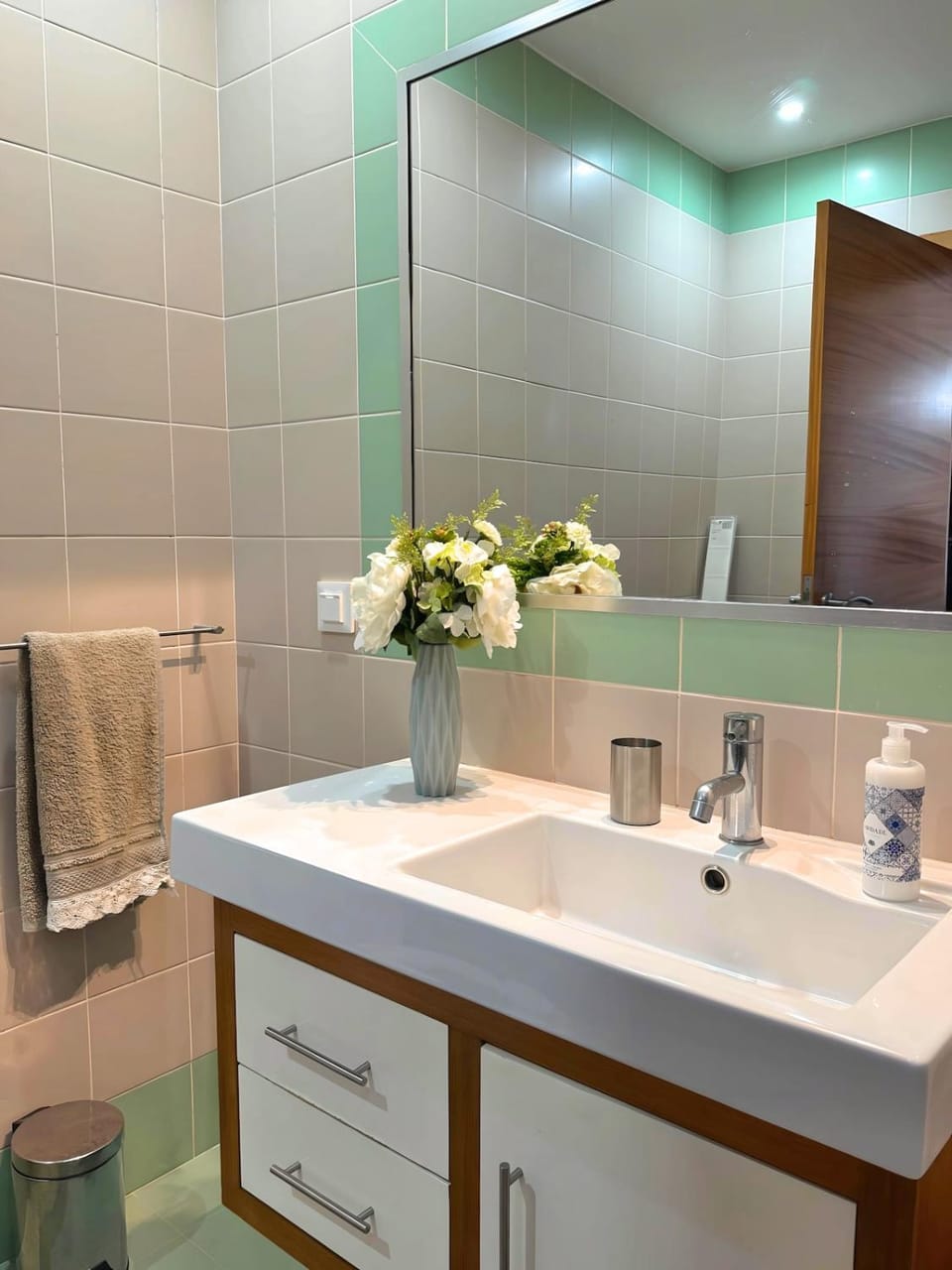 Bathroom, towels