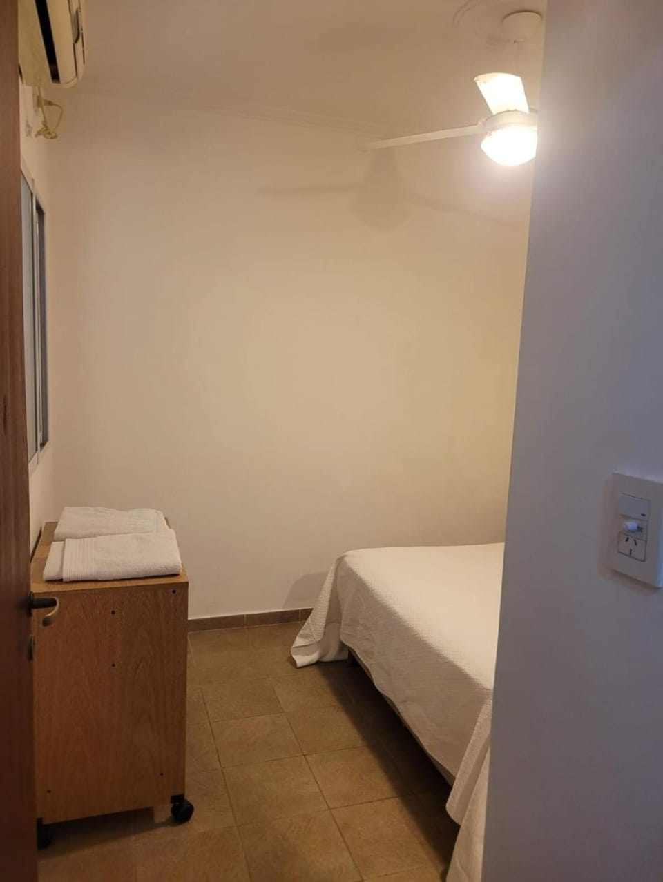 Bed, Bedroom, air conditioner