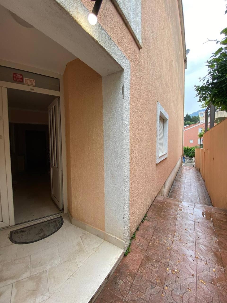 Property building, Facade/entrance