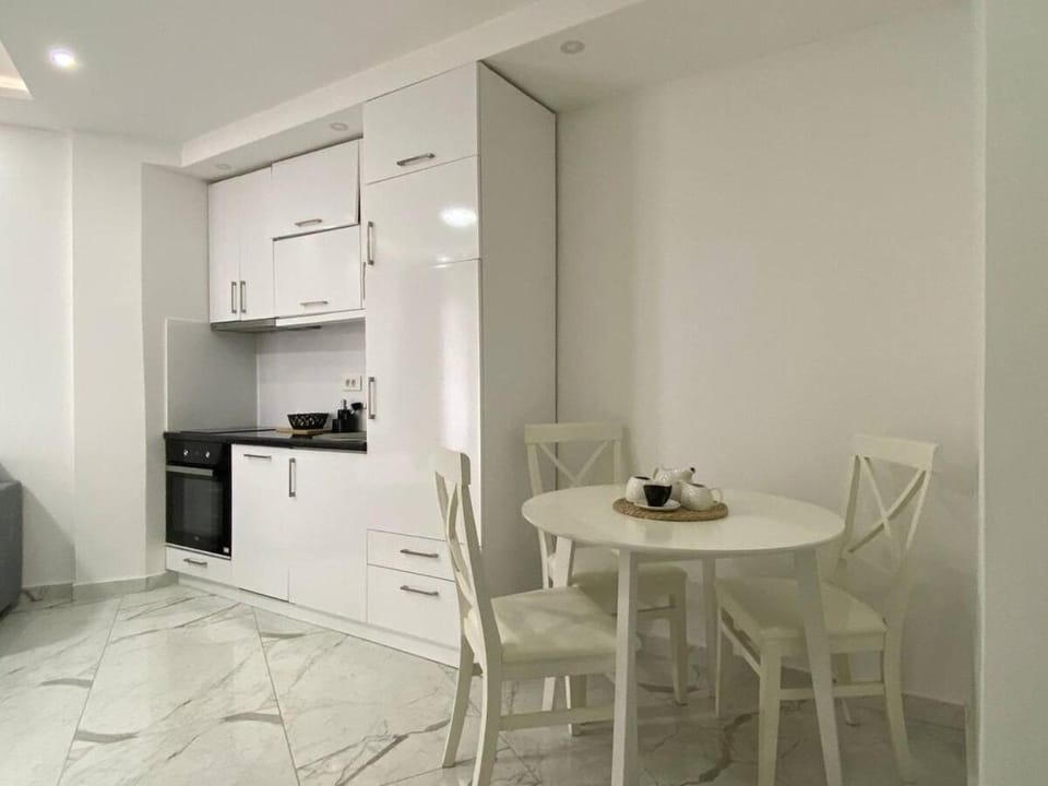 Kitchen or kitchenette, Dining area, oven, pet friendly