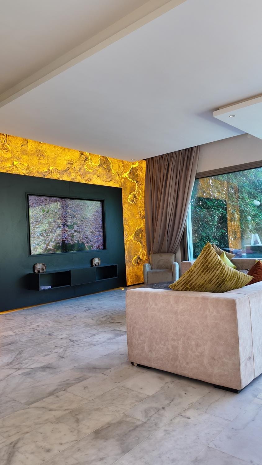 Communal lounge/ TV room