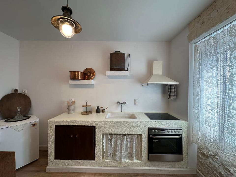 Coffee/tea facilities, Kitchen or kitchenette, oven