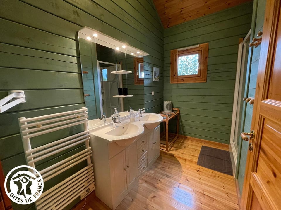 Charmante maison en bois pour 5 personnes avec terrasse et jardin - FR-1-426-580 House in Pays de la Loire