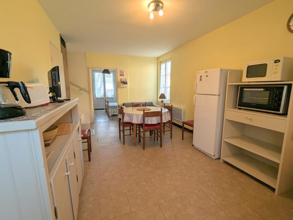 Gîte au bord de la Creuse avec parking privé à Ceaulmont - FR-1-591-736 House in Centre-Val de Loire