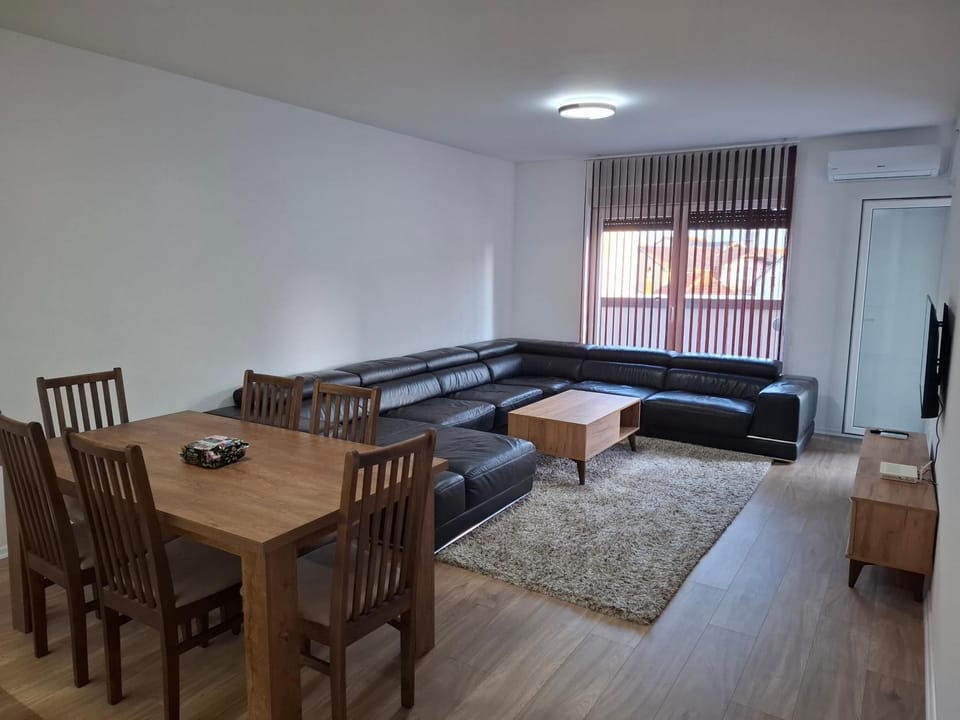 Living room, Seating area, Dining area, air conditioner