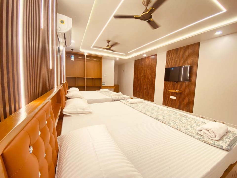 Bed, TV and multimedia, Photo of the whole room, Bedroom, wardrobe, air conditioner