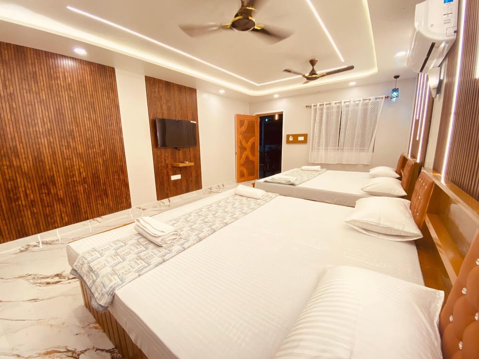 Communal lounge/ TV room, Bed, TV and multimedia, Photo of the whole room, wardrobe, air conditioner