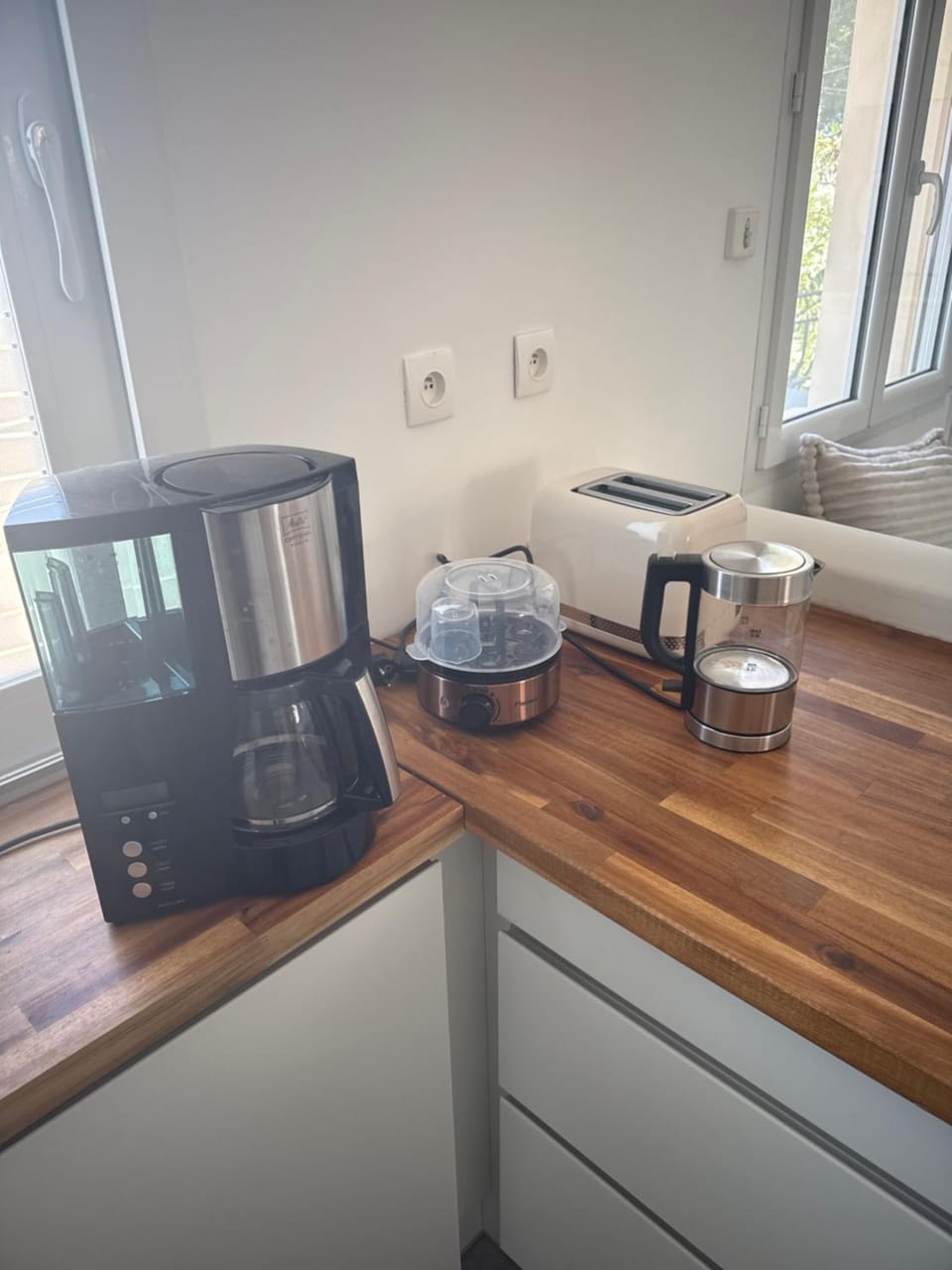 Coffee/tea facilities, toaster