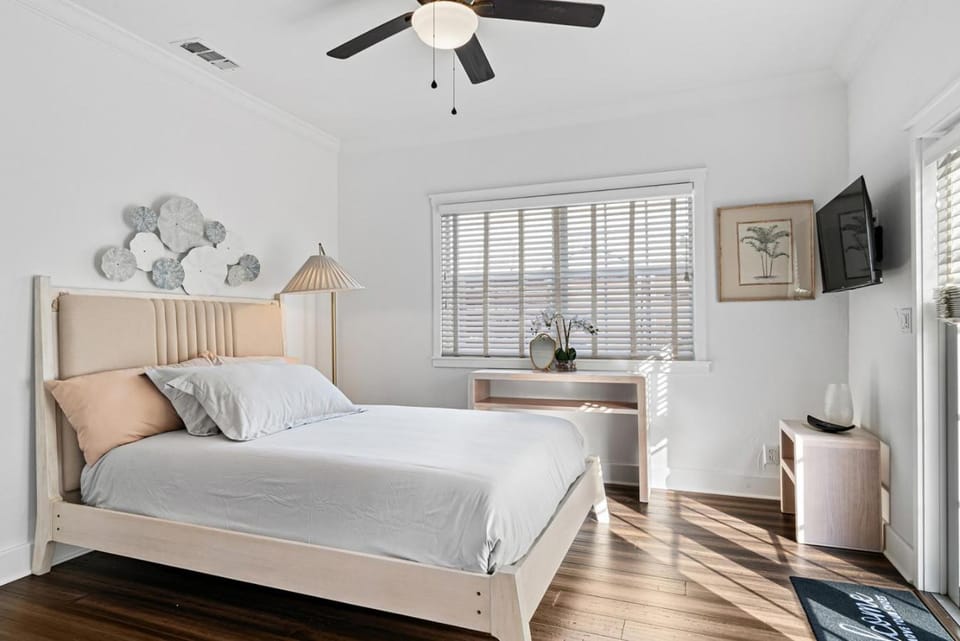 Stylish Pool Retreat Guest House Near Beach House in West Palm Beach