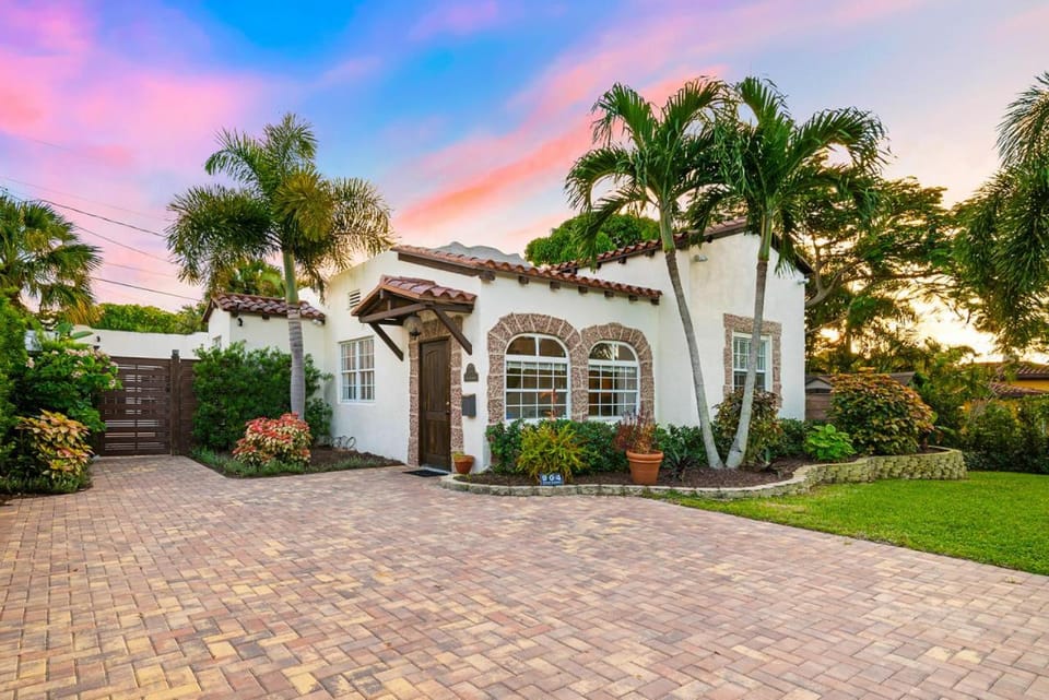 Stylish Pool Retreat Guest House Near Beach House in West Palm Beach