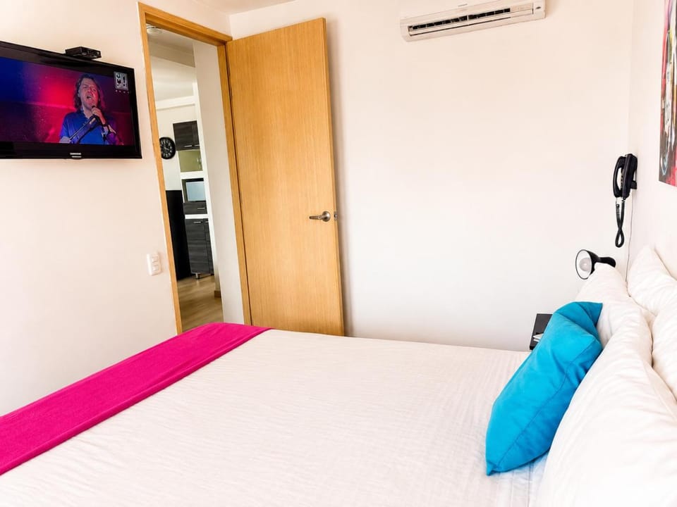 Best views in town, 14th floor Laureles Gem Apartment in Medellin