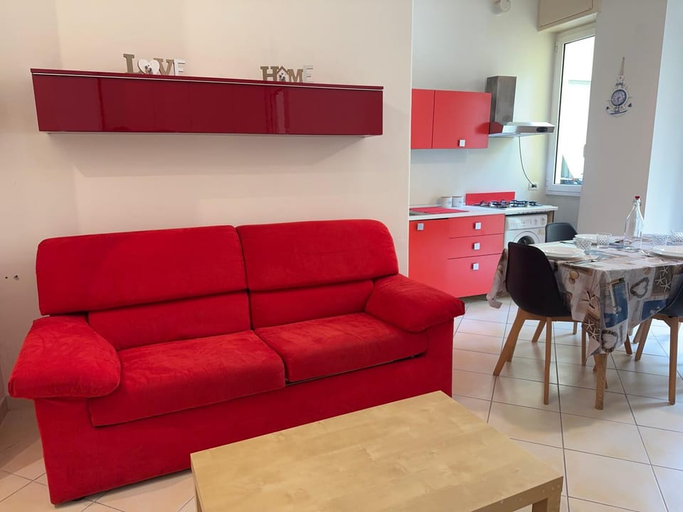 Kitchen or kitchenette, Living room, Seating area, Dining area, stove