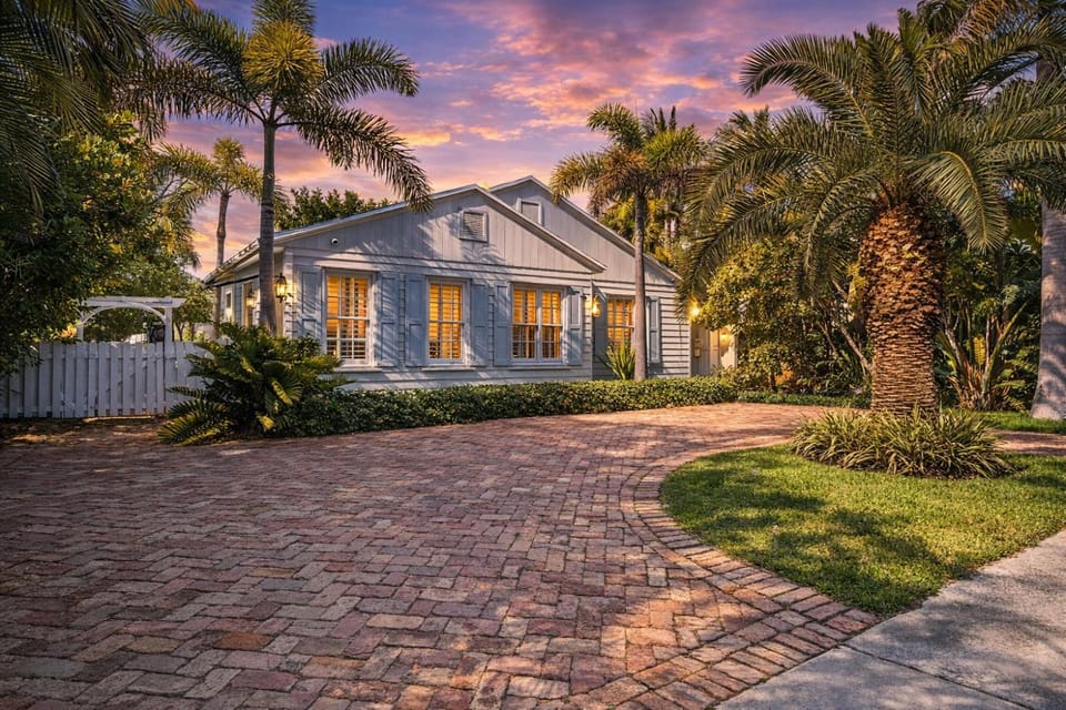 Tranquil Pool Oasis Near DT WPB & Beaches House in West Palm Beach