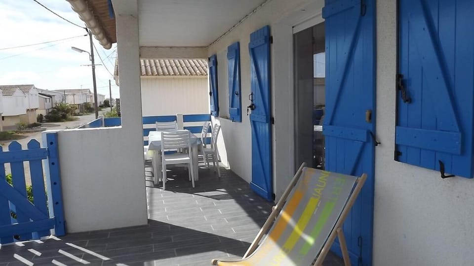 Chalet typique et confortable situé à 150m de la plage Chalet in Gruissan
