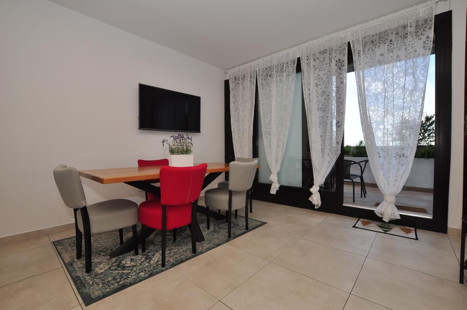 Living room, Seating area, Dining area