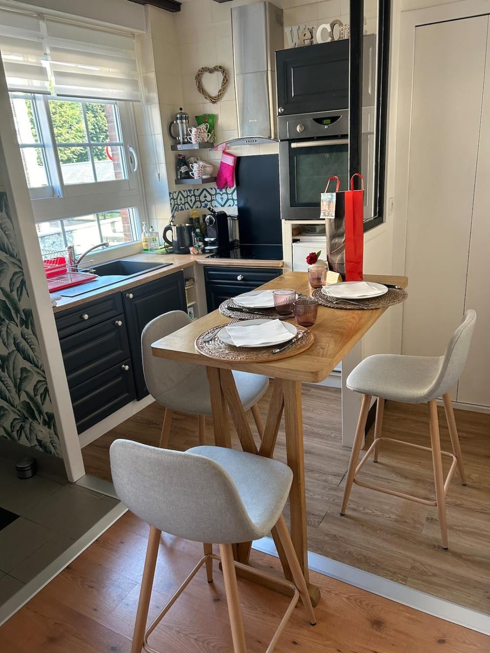 Kitchen or kitchenette, stove