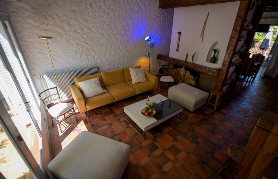 Bed, Seating area, heating