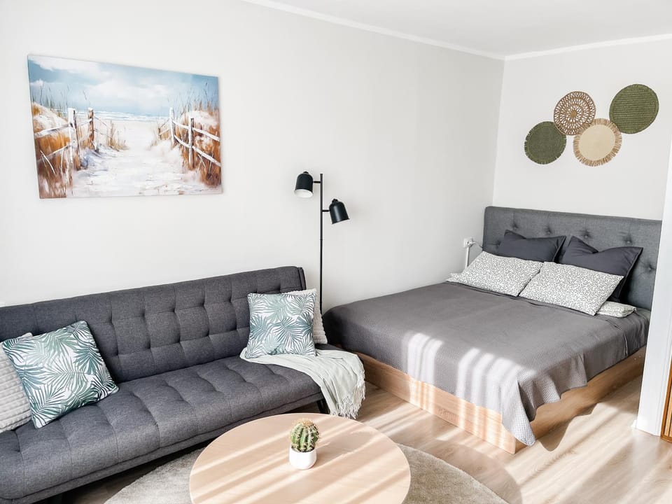 Bed, Living room, Bedroom
