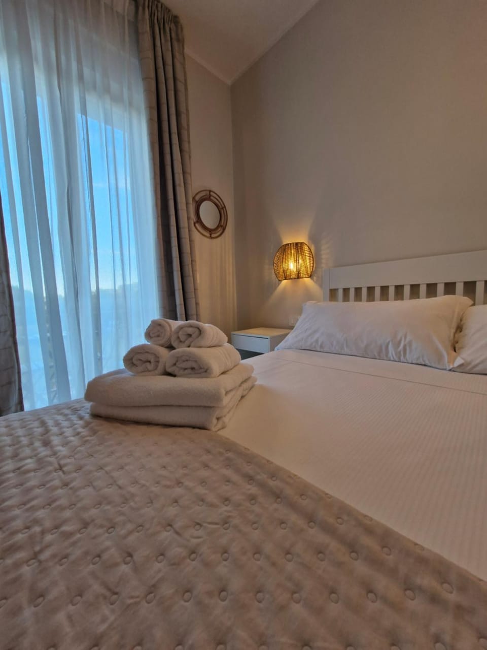 Bed, Photo of the whole room, Bedroom, towels